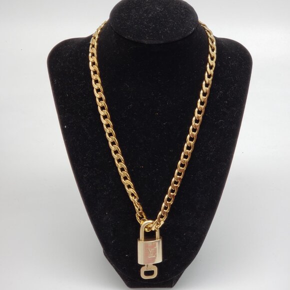 Louis Vuitton Gold Padlock W/ Unbranded Stainless Steel Gold Plated Chain - Picture 2 of 5